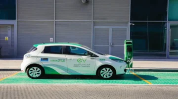 1860 نقطة شحن.. خطة دبي لتوسيع شبكة السير الكهربائي في الإمارة